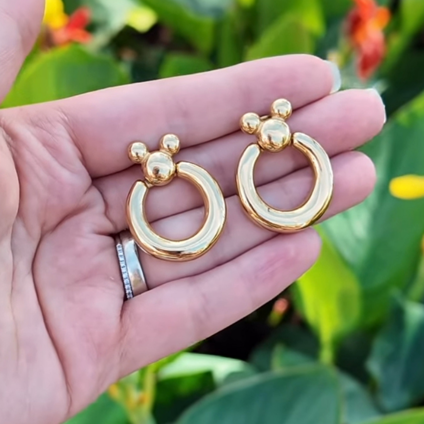 Mega Leader of the Club Earrings